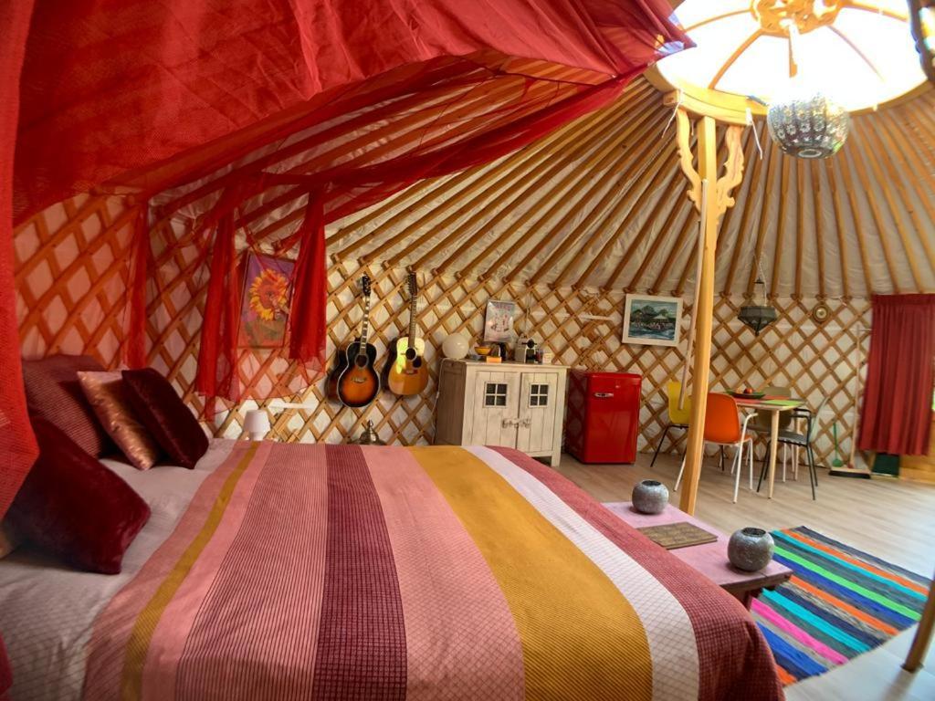 Overnachten In Een Luxe Yurt! Zonnemaire Exterior foto