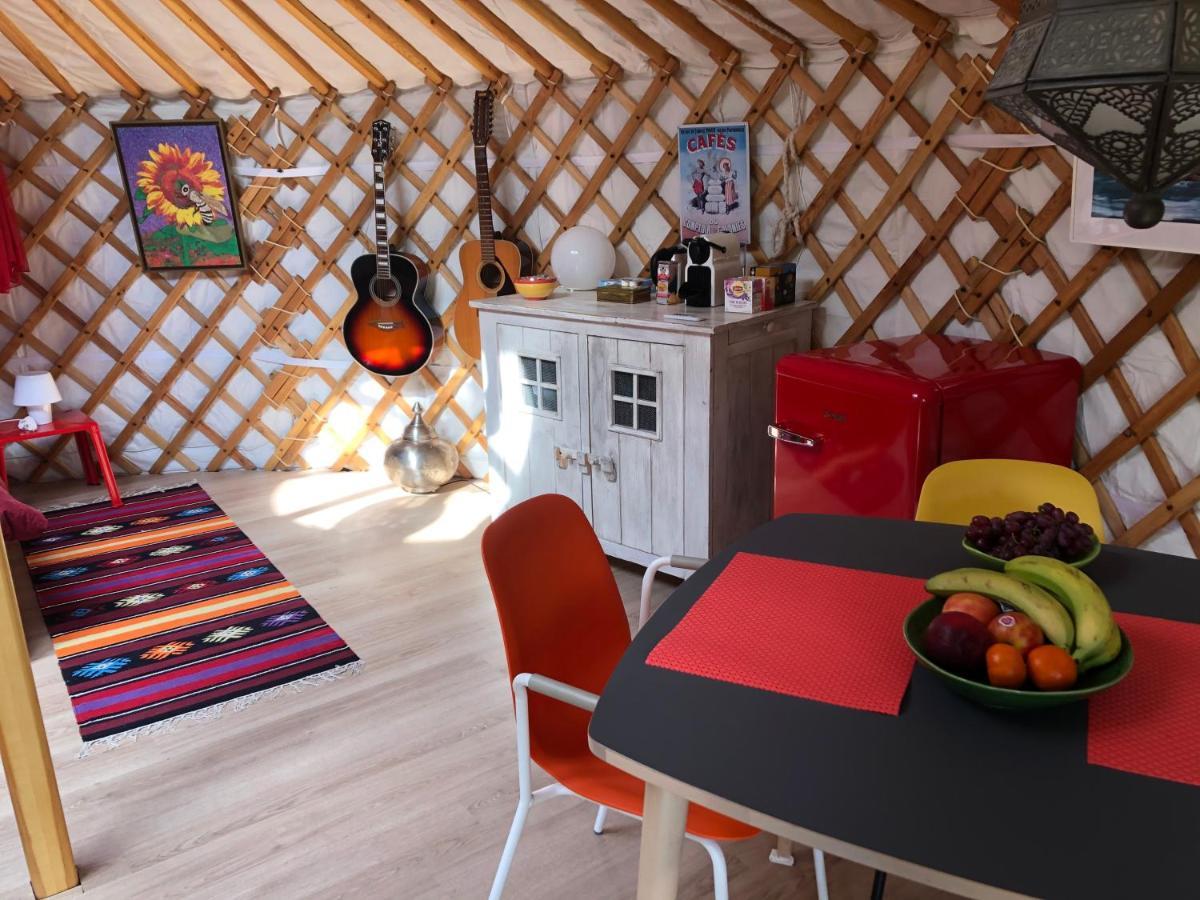 Overnachten In Een Luxe Yurt! Zonnemaire Exterior foto