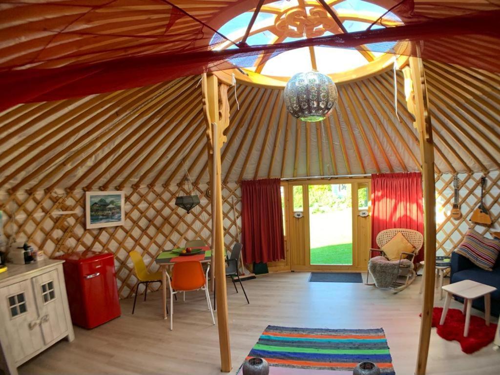 Overnachten In Een Luxe Yurt! Zonnemaire Exterior foto
